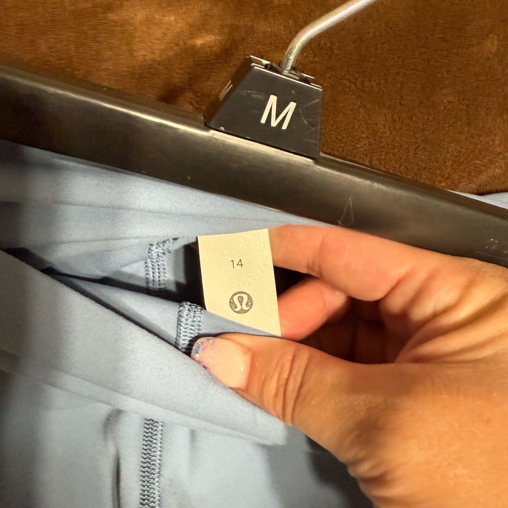 NWT woman’s size 14 lululemon align shorts 4” - Picture 7 of 12